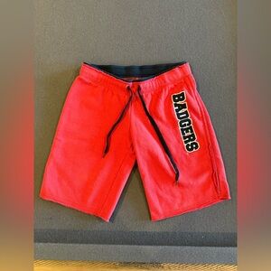 e5 College Classics Wisconsin Badgers Shorts Red - Juniors Medium